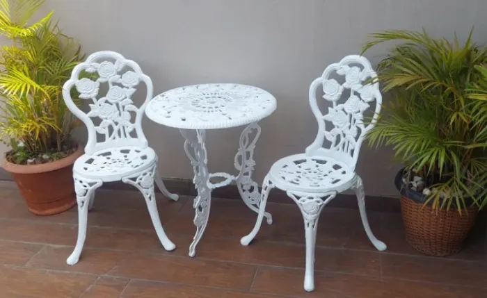 Mesa para jardim area externa ferro fundido bem pesada Mesa e 2 cadeiras 