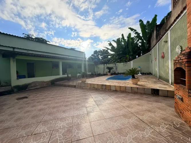 Vendo casa com piscina com 2 quartos com 500 m² de terreno no Rancho novo Nova Iguaçu
