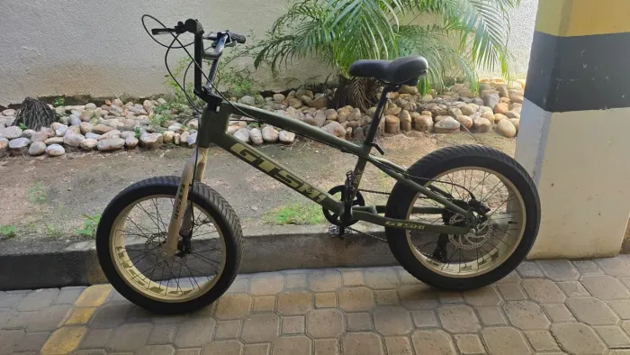 VENDE-SE 2 BICICLETAS