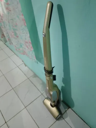 Aspirador Eletrolux vertical a bateria