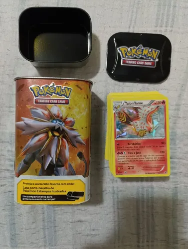 Lata de pokémon +100 cartas