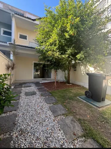 Casa Duplex em Condomínio Fechado - Freguesia (Jacarepaguá).