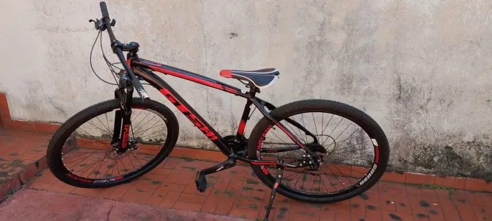 Bicicleta Gts Aro 29 Freio a Disco Câmbio GTSM1 TSI7 21 Marchas e Suspensão preta/vermelha