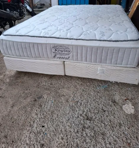 cama box de casal queem com colchão de mola ensacada já está higienizado aceito pix ou