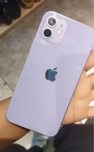 iPhone 12 lilás