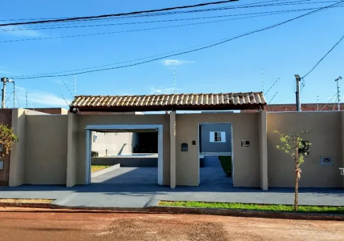 Excelente casa em frente a praça