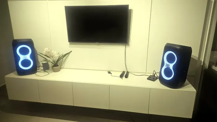 2 Caixas de Som JBL PartyBox Encore + Microfone sem Fio