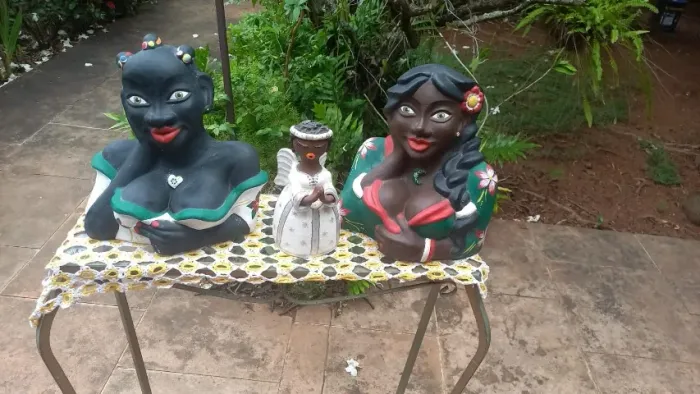 Namoradeiras na janela, artesanato mineiro, enfeitando e trazendo beleza e charme no lar.