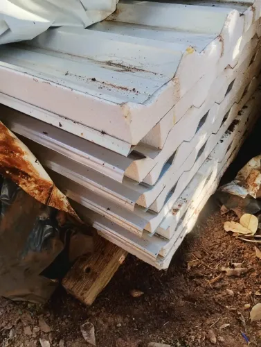 Vendo telha de zinco na cor branca