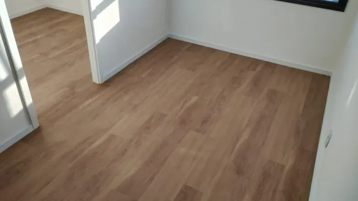 PISO LAMINADO - VINÍLICO - RODAPÉ - MATERIAL E MÃO DE OBRA ?