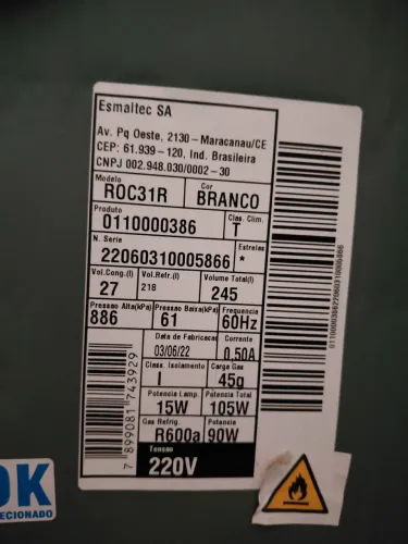 Vende-se uma geladeira de 245 litros esmaltec 