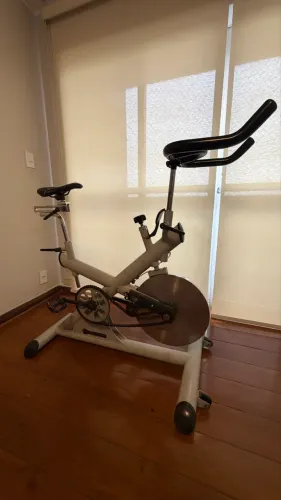 Bicicleta de Spinning Profissional - Roda de Inércia Pesada