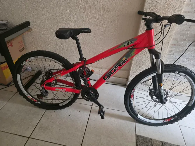 Bicicleta Gios FRX aro 26 21 machas freios a disco