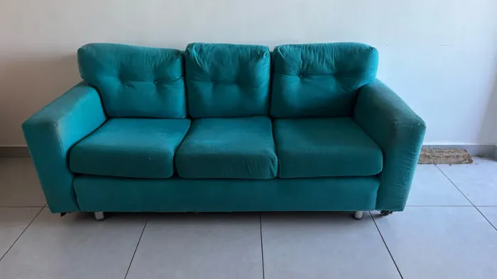 Sofá 3 Lugares Turquesa - Confortável e em Bom Estado