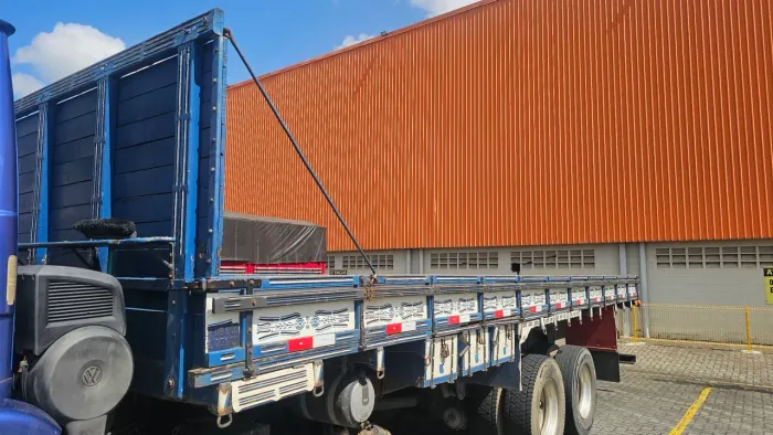 Carroceria de madeira para truck 8,20