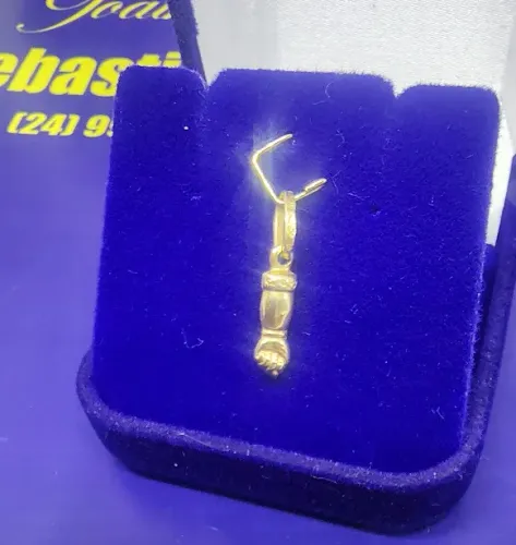 Pingente Religioso Figa Ouro 18 Kilates Peso 0.30 Gramas 10 mm                            