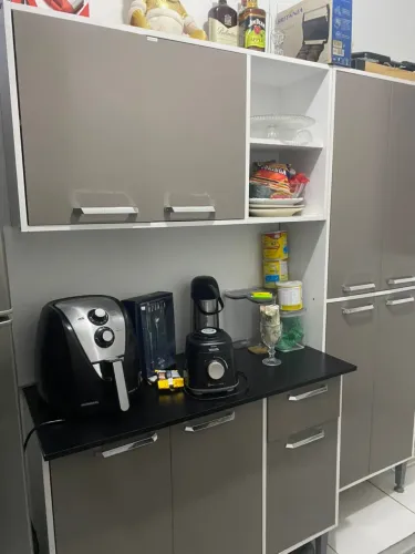Vende-se armário semi novo