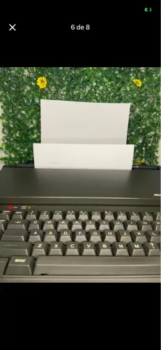 Máquina de escrever elétrica Olivetti Praxis 20