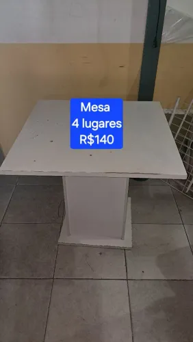 Mesa quadrada 4 lugares.