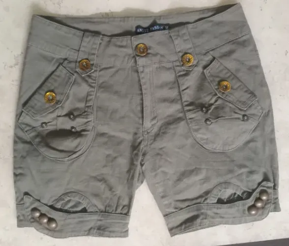 Shorts Curto Verde Oliva exército com pedrinhas tam M tecido estica