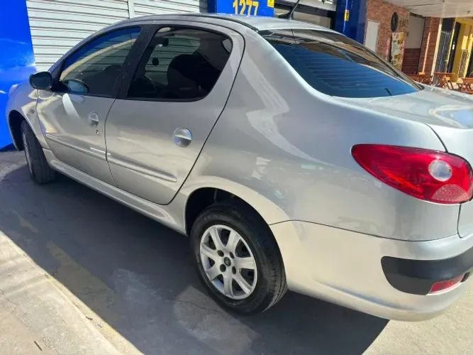 Peugeot 207 Sedan Passion XR 1.4 Flex 8V 4P 2011