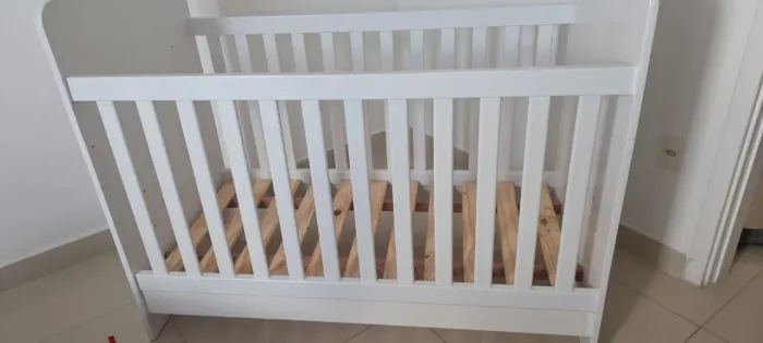 Berço infantil semi novo + colchão