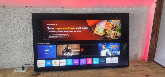TV 32 polegadas smart com cabo controle todos apss YouTube e Netflix Bluetooth e d mais