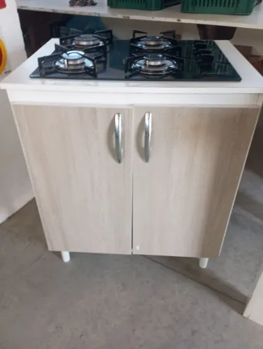 Fogão Cooktop com balcão, pia, mesa e armario