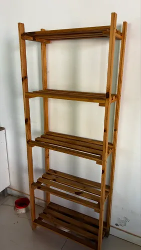 Vendo araras de madeira, em ótimo estado tenho 5