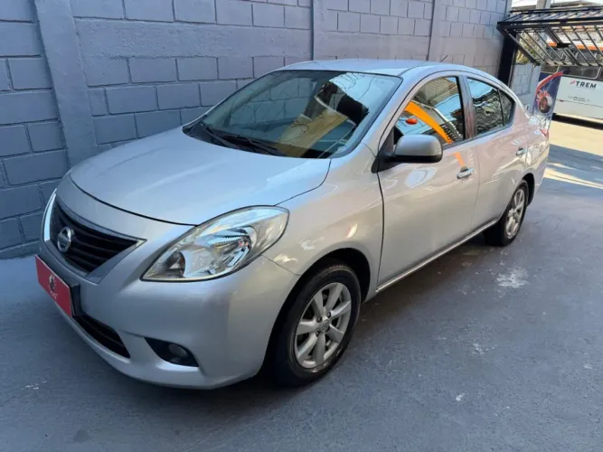 Nissan Versa SL 1.6 16V Flexstart 4P Mec. 2013