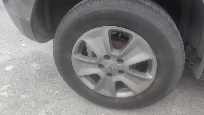Roda com pneu Renault duster