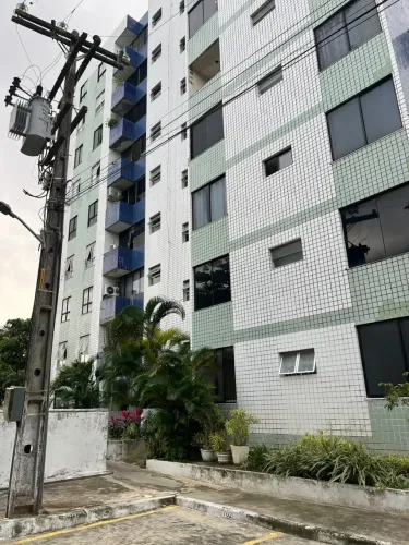 Imóvel para aluguel possui 90 metros quadrados com 3 quartos em Jatiúca - Maceió - AL