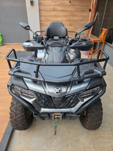 Vendo Quadriciclo Cforce 625