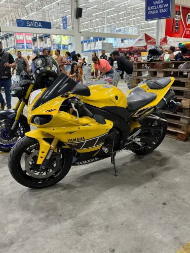Yamaha R1 pra vender essa semana