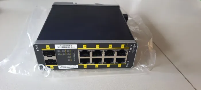 Switch Cisco IE-1000-8P2S-LM
