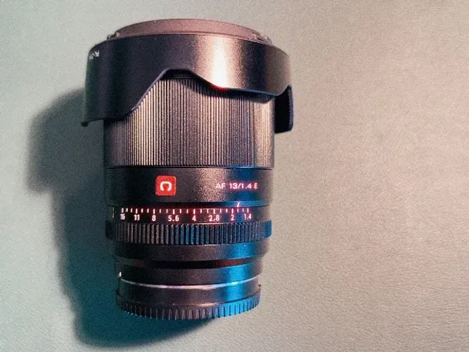Lente Viltrox AF 13mm f/1.4 E para Sony (APS-C) - Impecável na Caixa