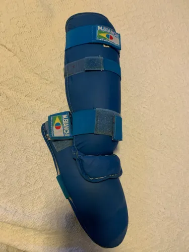 Caneleira de Karatê M.Bianchi Azul com Protetor de Pé (Tamanho M)