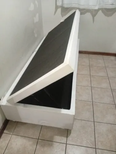 Cama baú de solteiro - courino branco