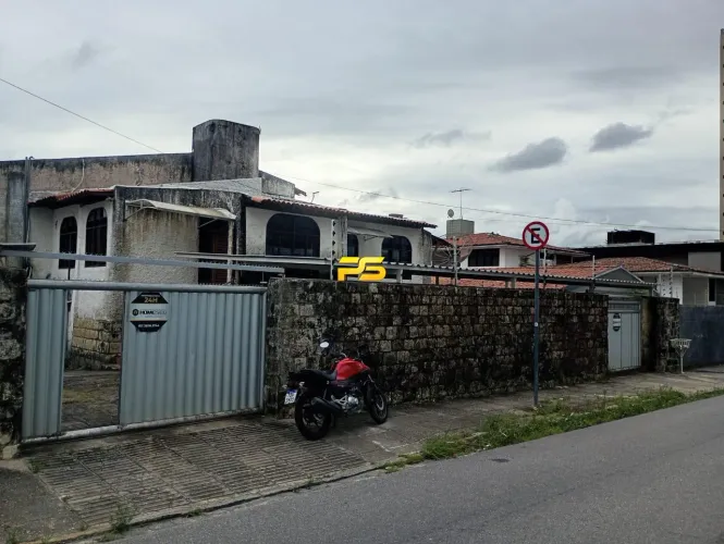 Casa Comercial com 5 salas em João Agripino - João Pessoa REF: PS8478