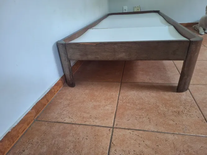 Cama solteiro antiga