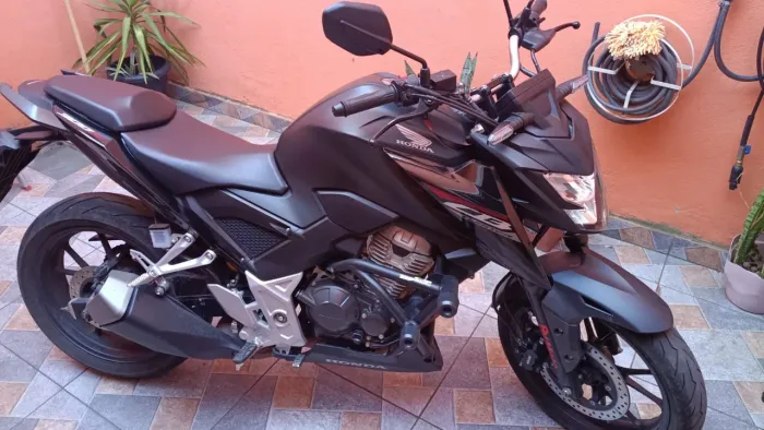 Twister cb 300f