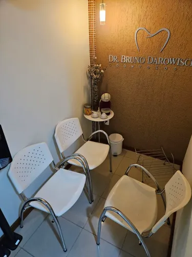 Moveis para sala de espera Cadeiras, mesa de canto e porta revistas