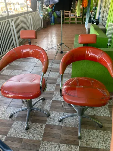 2 CADEIRAS PROFISSIONAIS USO CABELEIREIROS OU BARBEARIA