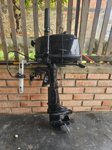 Vende-se motor de popa toyama 5.8hp