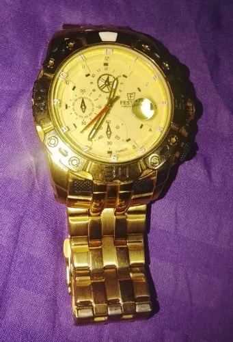 Relógio festina dourado