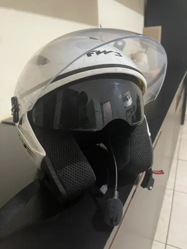 Capacete fw3 coquinho com oculos e comunicador