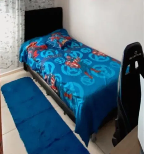 Cama de solteiro.