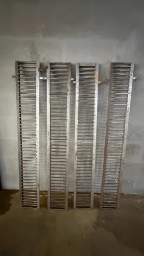 Grelha Linear simples 2,00x 28cm ferro