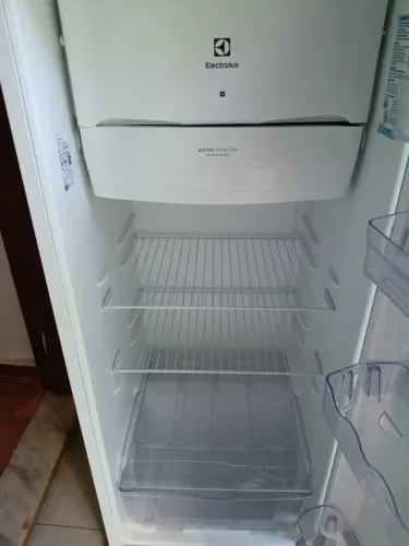 Geladeira Eletrolux 240 litros muito conservada