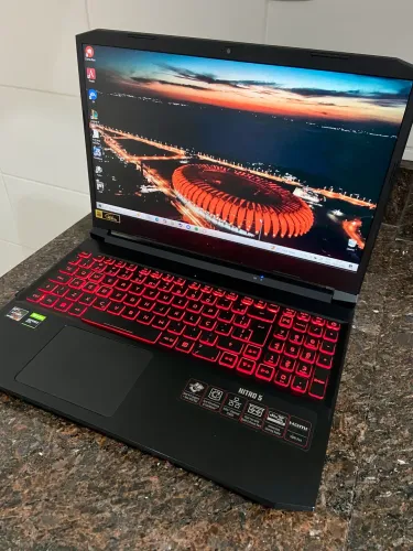 ACER NITRO 5 - Ryzen 7 + GTX 1650 4GB